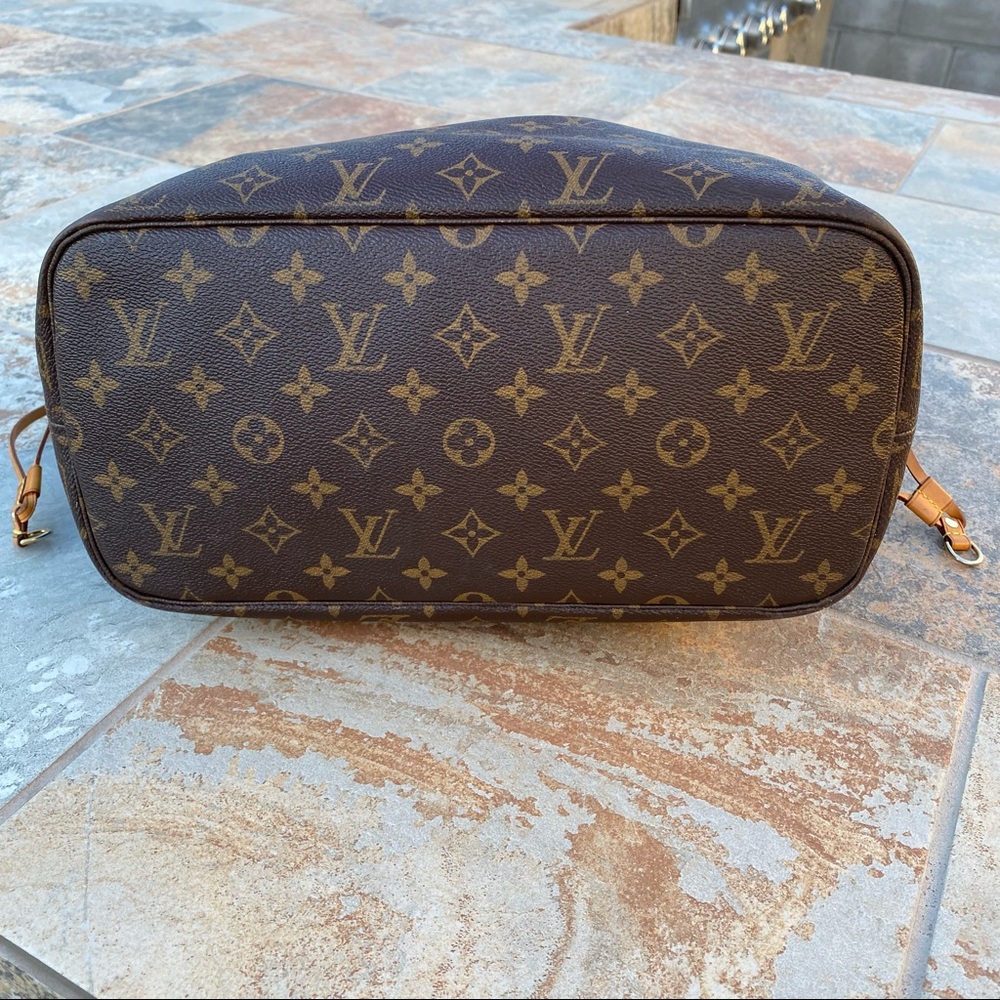 SOLD Louis Vuitton Monogram Canvas MM Neverfull - Picture 10 of 16
